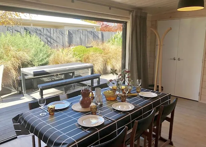 Modern Kowhai Ferienhaus *